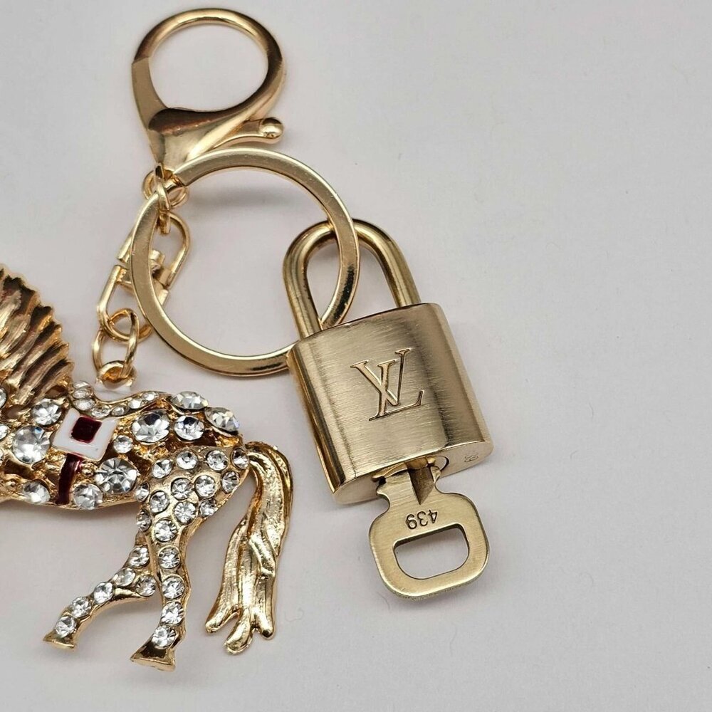 Authentic Louis Vuitton Padlock Gold 🔒 Key Set + Unbranded Keychain Charm - Picture 6 of 9
